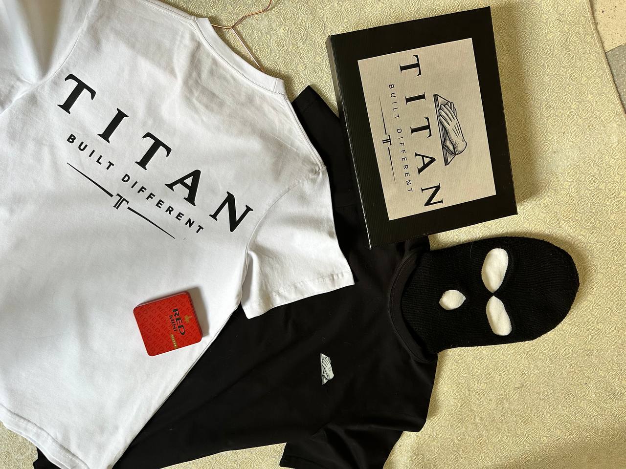 T-SHIRT TITAN BUILT DIFFERNET ⚠️