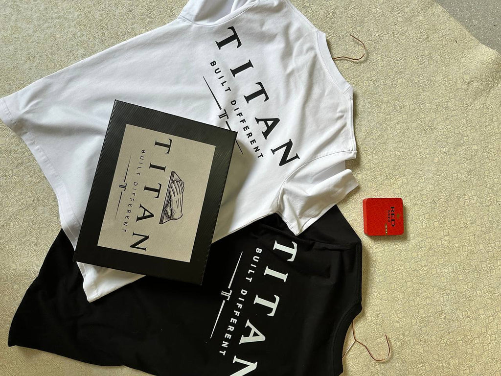 T-SHIRT TITAN BUILT DIFFERNET ⚠️